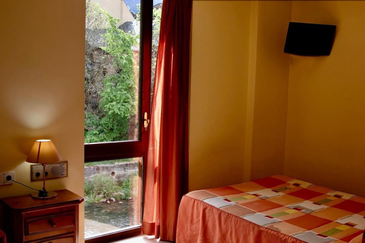 Pensio La Creu Hotel Esterri d'Àneu Exterior foto